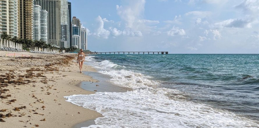 Condominio en Sunny Isles Beach, Florida, 3 dormitorios № 2017601