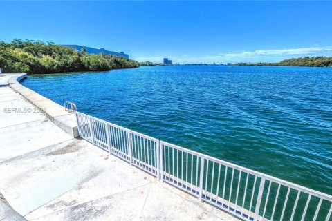 Condominio en venta en Sunny Isles Beach, Florida, 3 dormitorios, 145.86 m2 № 2017601 - foto 27