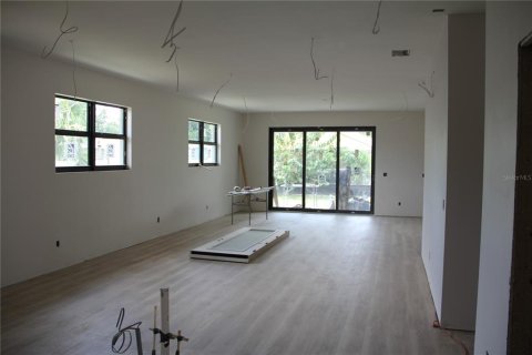House in Tampa, Florida 3 bedrooms, 190.73 sq.m. № 1881328 - photo 9