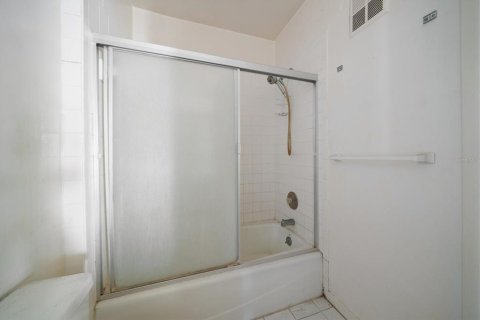Condo in Indian Rocks Beach, Florida, 2 bedrooms  № 2125551 - photo 21