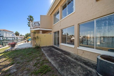 Condo in Indian Rocks Beach, Florida, 2 bedrooms  № 2125551 - photo 26