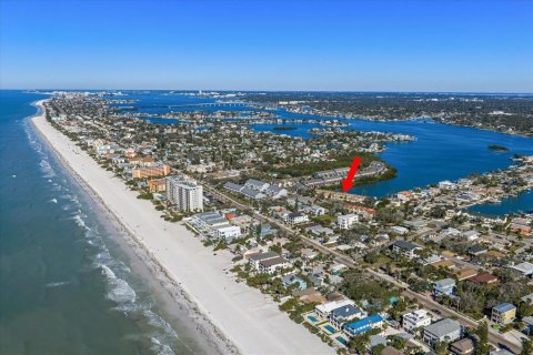 Condo à Indian Rocks Beach, Floride, 2 chambres  № 2125551