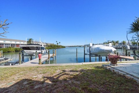 Condo in Indian Rocks Beach, Florida, 2 bedrooms  № 2125551 - photo 27