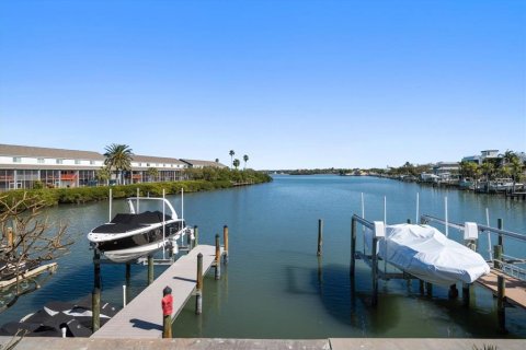 Condo in Indian Rocks Beach, Florida, 2 bedrooms  № 2125551 - photo 16