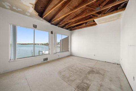 Condo in Indian Rocks Beach, Florida, 2 bedrooms  № 2125551 - photo 14