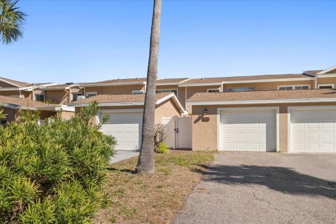Condo in Indian Rocks Beach, Florida, 2 bedrooms  № 2125551 - photo 22