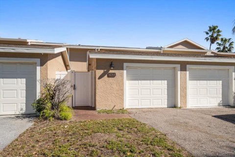 Condo in Indian Rocks Beach, Florida, 2 bedrooms  № 2125551 - photo 2