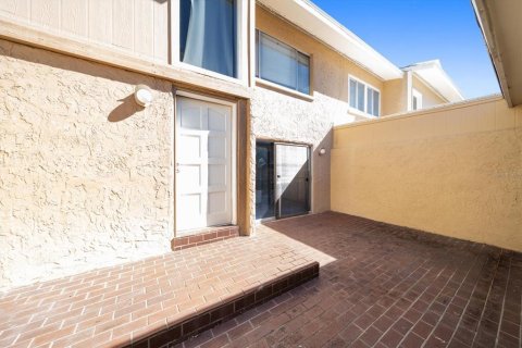 Condo in Indian Rocks Beach, Florida, 2 bedrooms  № 2125551 - photo 23
