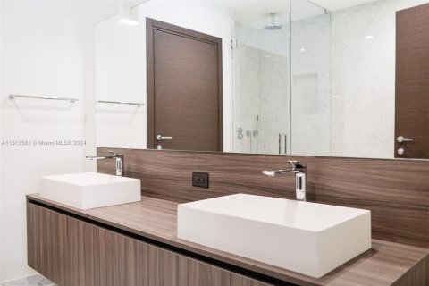 Condo in Miami, Florida, 1 bedroom  № 1812374 - photo 7
