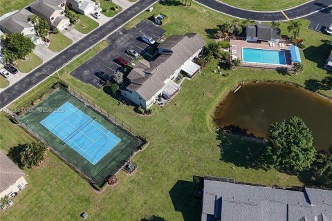 Купить таунхаус в Бойнтон-Бич, Флорида 2 спальни, 104.52м2, № 1993448 - фото 27