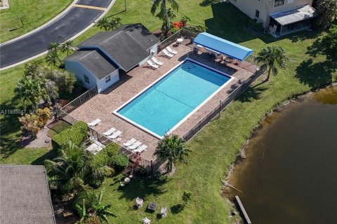 Купить таунхаус в Бойнтон-Бич, Флорида 2 спальни, 104.52м2, № 1993448 - фото 25