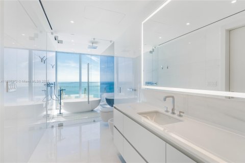 Condominio en venta en Miami, Florida, 5 dormitorios, 358.05 m2 № 1825561 - foto 12