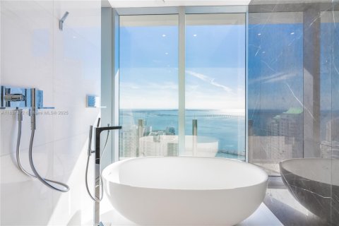 Condominio en venta en Miami, Florida, 5 dormitorios, 358.05 m2 № 1825561 - foto 13
