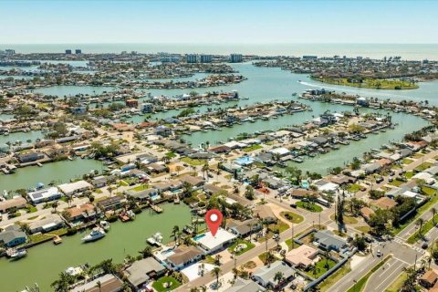 House in Saint Petersburg, Florida 4 bedrooms, 195.09 sq.m. № 1886004 - photo 10