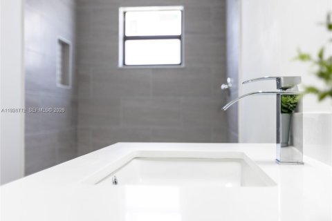 House in Pompano Beach, Florida 3 bedrooms № 2060761 - photo 15