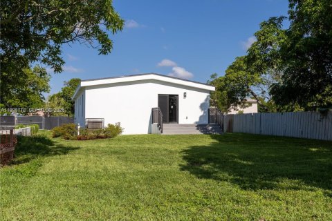 House in Pompano Beach, Florida 3 bedrooms № 2060761 - photo 9