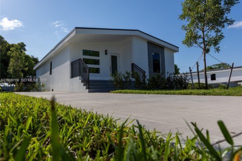 House in Pompano Beach, Florida 3 bedrooms № 2060761