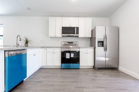 House in Pompano Beach, Florida 3 bedrooms № 2060761 - photo 12