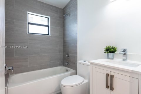 House in Pompano Beach, Florida 3 bedrooms № 2060761 - photo 18