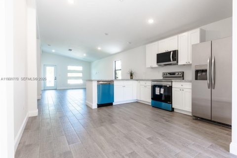 House in Pompano Beach, Florida 3 bedrooms № 2060761 - photo 13