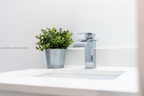 House in Pompano Beach, Florida 3 bedrooms № 2060761 - photo 17