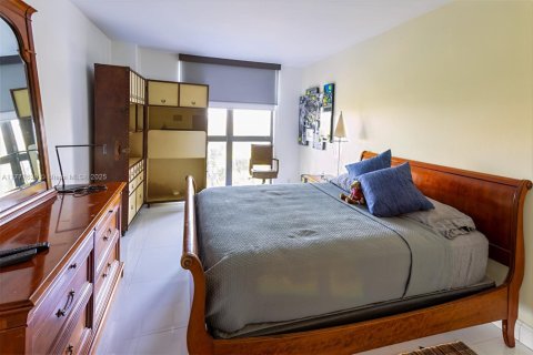 Condominio en alquiler en Miami, Florida, 2 dormitorios, 141.21 m2 № 1699638 - foto 12
