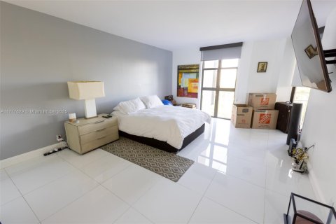 Condominio en alquiler en Miami, Florida, 2 dormitorios, 141.21 m2 № 1699638 - foto 2