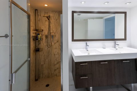 Condominio en alquiler en Miami, Florida, 2 dormitorios, 141.21 m2 № 1699638 - foto 17