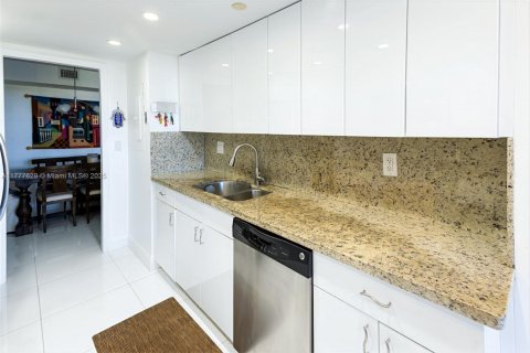 Condominio en alquiler en Miami, Florida, 2 dormitorios, 141.21 m2 № 1699638 - foto 6
