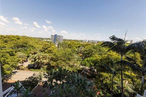 Condominio en alquiler en Miami, Florida, 2 dormitorios, 141.21 m2 № 1699638 - foto 8