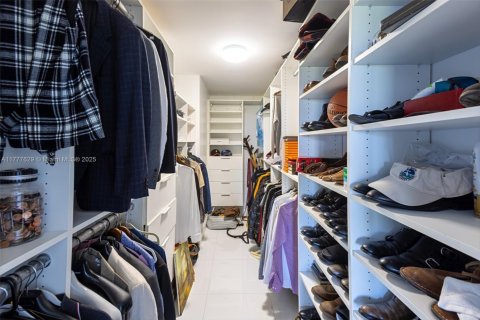 Condominio en alquiler en Miami, Florida, 2 dormitorios, 141.21 m2 № 1699638 - foto 11