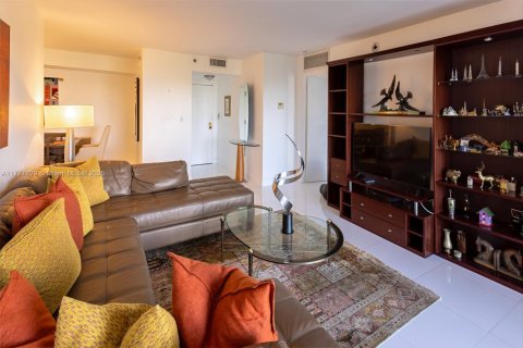 Condominio en alquiler en Miami, Florida, 2 dormitorios, 141.21 m2 № 1699638 - foto 10