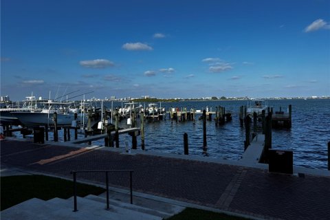 Condominio en alquiler en Miami, Florida, 2 dormitorios, 141.21 m2 № 1699638 - foto 27