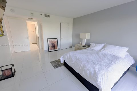 Condominio en alquiler en Miami, Florida, 2 dormitorios, 141.21 m2 № 1699638 - foto 19