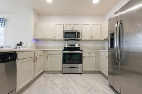 Casa en venta en Homestead, Florida, 3 dormitorios, 188.03 m2 № 2431282 - foto 9