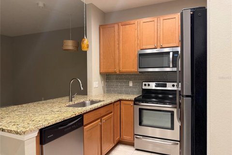 Condo in Bradenton, Florida, 2 bedrooms  № 2105702 - photo 9