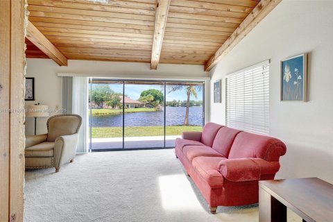 House in Plantation, Florida 3 bedrooms, 193.42 sq.m. № 1790598 - photo 22