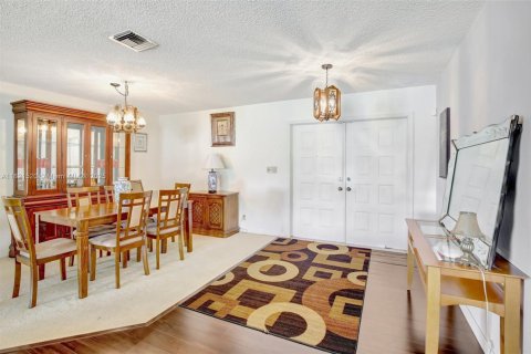 House in Plantation, Florida 3 bedrooms, 193.42 sq.m. № 1790598 - photo 7