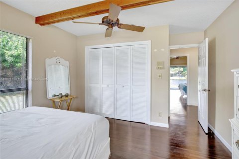 House in Plantation, Florida 3 bedrooms, 193.42 sq.m. № 1790598 - photo 28