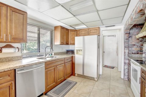 House in Plantation, Florida 3 bedrooms, 193.42 sq.m. № 1790598 - photo 18