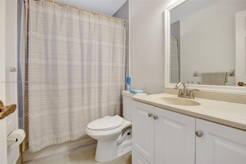 House in Plantation, Florida 3 bedrooms, 193.42 sq.m. № 1790598 - photo 30