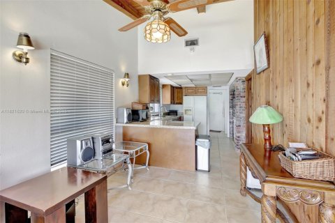 House in Plantation, Florida 3 bedrooms, 193.42 sq.m. № 1790598 - photo 17