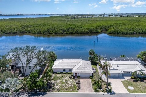 House in Bradenton, Florida 2 bedrooms, 195.09 sq.m. № 1887039 - photo 2