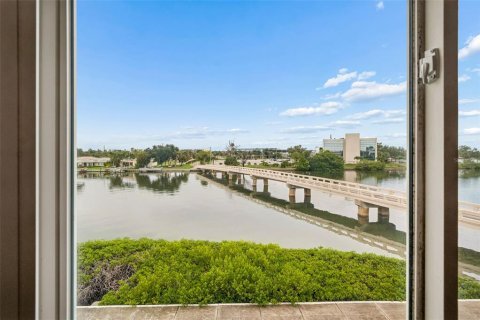 Condo in South Pasadena, Florida, 2 bedrooms № 2283265