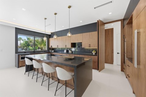 House in Lighthouse Point, Florida 5 bedrooms, 430.23 sq.m. № 2088139 - photo 14