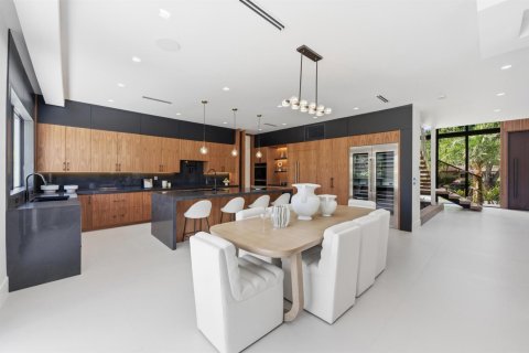 House in Lighthouse Point, Florida 5 bedrooms, 430.23 sq.m. № 2088139 - photo 11