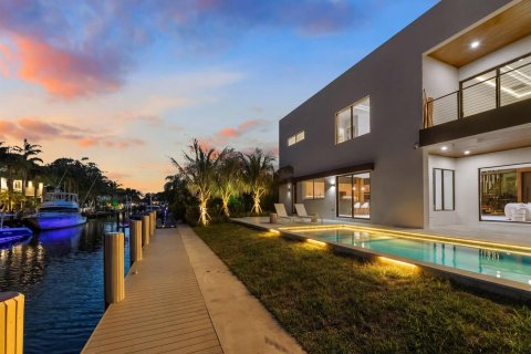 House in Lighthouse Point, Florida 5 bedrooms, 430.23 sq.m. № 2088139 - photo 26