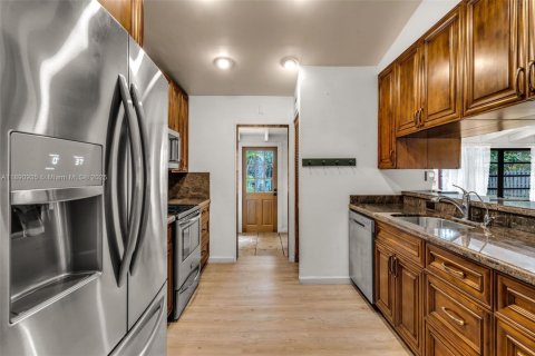 Casa en venta en Miami, Florida, 4 dormitorios, 182.55 m2 № 1944860 - foto 15