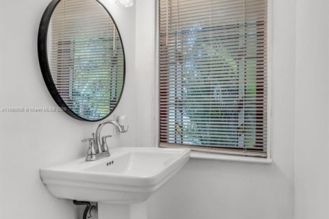 Casa en venta en Miami, Florida, 4 dormitorios, 182.55 m2 № 1944860 - foto 26