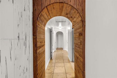 Casa en venta en Miami, Florida, 4 dormitorios, 182.55 m2 № 1944860 - foto 19